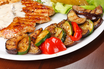 Grilled steak with vegetables