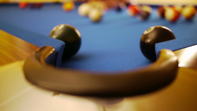 Billiard - Passing Black Eight