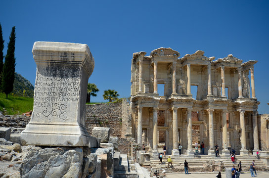 Près de la bibliothèque de Celsus à Ephèse