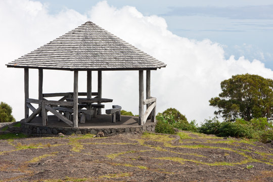 kiosque de pique-nique, route du Ma&iuml;do, &icirc;le de la R&eacute;union