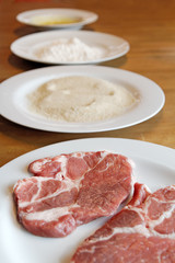 Schnitzel panieren