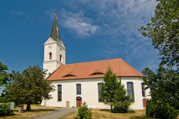 Fototapeta na wymiar mały kościół