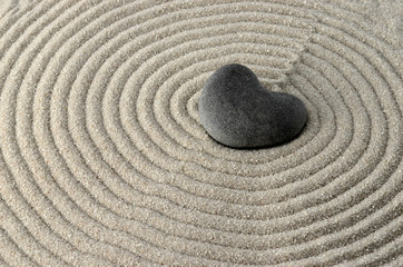 Fototapeta na wymiar Kamień w kształcie serca