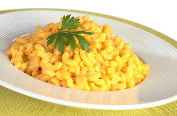 Macaroni and cheese with parsley on top