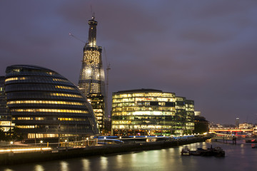 Fototapeta na wymiar Night view of the London City Hall