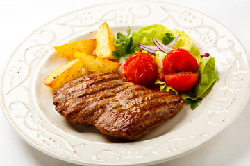 Grilled steak and vegetables