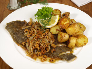 Maischolle mit Bratkartoffeln