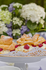 Windbeutel und Blumen