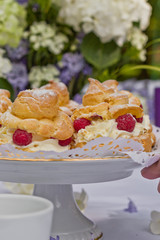 Etagere mit Windbeuteln