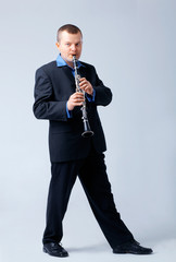 Naklejka premium Flutist is Playing on Flute.