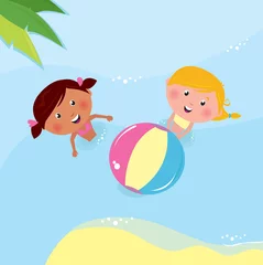  Vakantie &amp  vakantie: kleine meisjes spelen met de bal in de zee © WellnessSisters