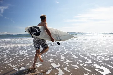 Fototapeten Boy surfing © micromonkey