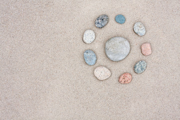 Fototapeta na wymiar Steinmuster auf Sand