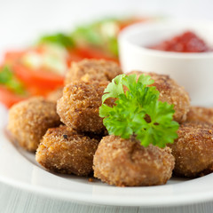 Meatballs served with vegetables and ketchup