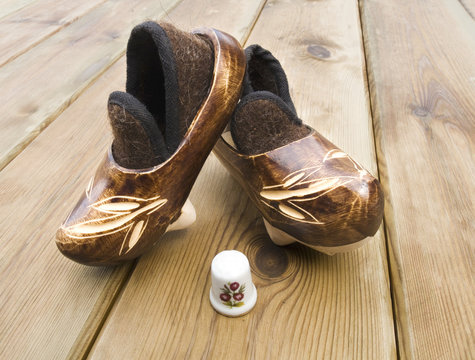 Madre&ntilde;as con escarpines  y dedal artesano