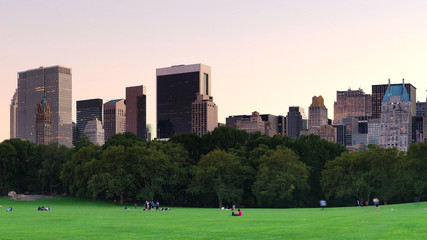 Fototapeta na wymiar New York City Central Park at dusk panorama