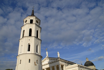 Fototapeta na wymiar Plac Katedralny i Wieża w Wilnie