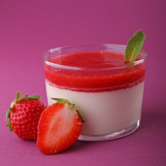 panna cotta à la fraise