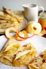 pfannkuchen und apfelmus