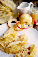 pfannkuchen und apfelmus
