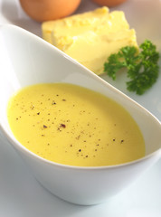 Hollandaise sauce with black pepper on top