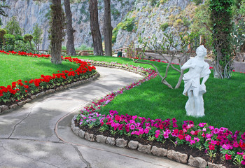 Augustus garden, Capri island - 32142622