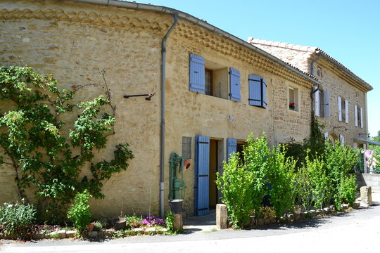 maison traditionnelle dr&ocirc;me proven&ccedil;ale