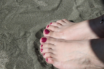 FEET ON THE BEACH