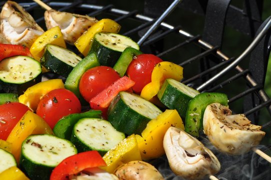 Vegetarisch Grillen: Gem&uuml;sespie&szlig;e