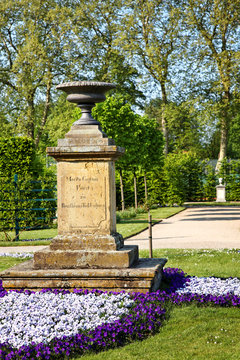 Gedenkstein im Schlosspark Rheda