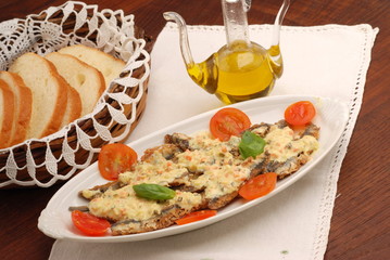 ALICI CON SALSA E POMODORINI