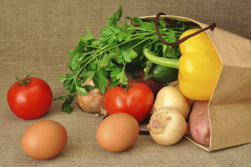 Овощи в бумажном пакете