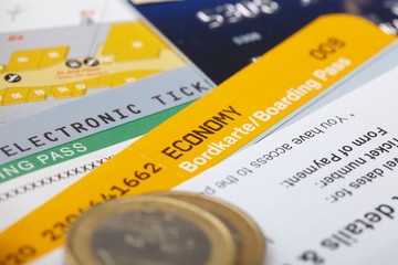 Naklejka premium fly tickets and money