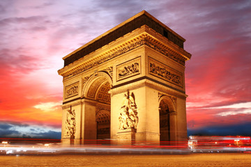 Fototapeta na wymiar Paris, Famous Arc de Triumph wieczorem, Francja
