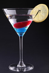 cocktails sur fond noir