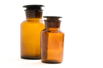 Zwei Apothekerflaschen