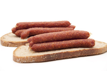 Mettwürstchen mit Brot