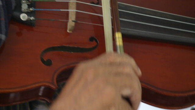 Game on a violin