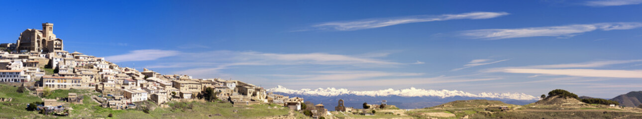 Fototapeta na wymiar Ujue (panorama)