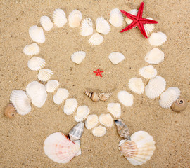 Fototapeta na wymiar heart made with shells