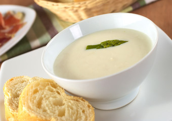 Cream of asparagus with green asparagus on top