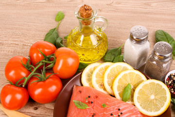 Salmon with tomato, basil and pepper