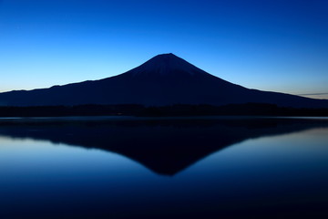 Fototapeta na wymiar Fuji do góry nogami