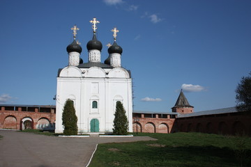 Fototapeta na wymiar Russia, Zaraysk. St. Nicholas Church in Zaraisk Kremlin.