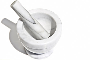 Mortaio di marmo su fondo bianco