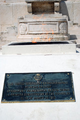 PLACA CONMEMORATIVA DEL MONUMENTO LAS CORTES DE CÁDIZ