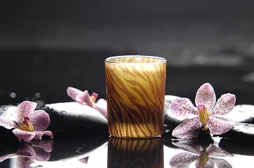 Gordijnen aromatherapy candle and zen stones - spa scene © Mee Ting