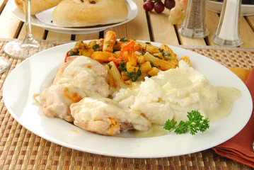 Chicken with mashed potatos and gravy
