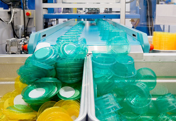 Serienfertigung von Kunststoffbehältern
