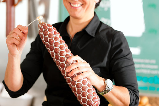 Arbeiten in einer Metzgerei oder Fleischerei